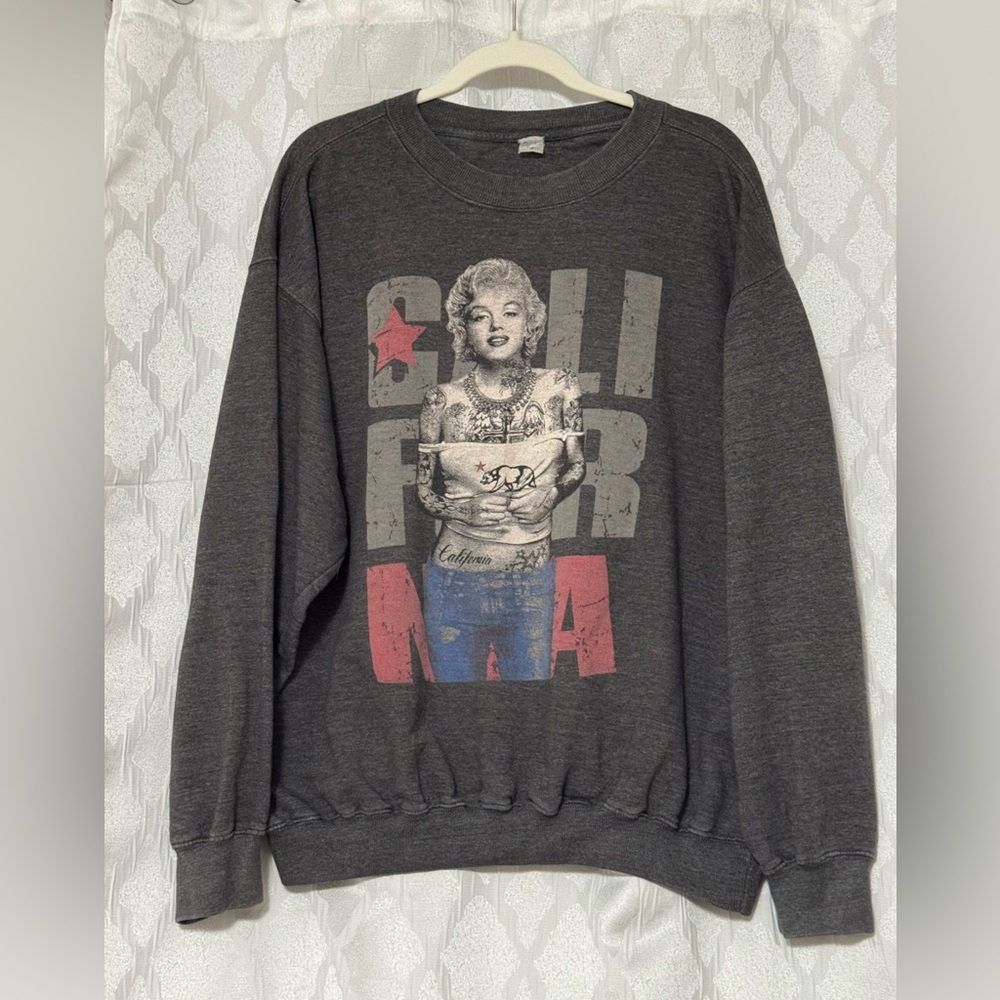 Marilyn Monroe tattooed, California charcoal sweatshirt